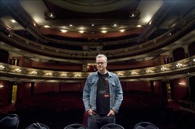 El actor presenta una obra de teatro basada en "1984" de Orwell